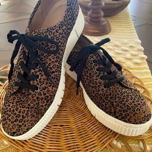 Naturalizer ladies sneakers